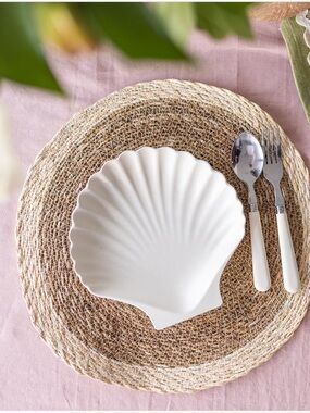 Meri Meri: Sea Shell Plates - Set of 6 featured in the Summer Jilly box